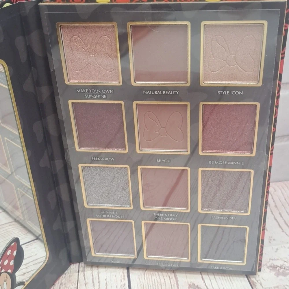 New Taste Beauty Disney MINNIE MOUSE - 12 Eyeshadow Palette & Mirror Full size